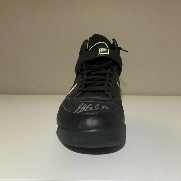 Elton Brand signed shoe in great condition - Picture 3 of 5